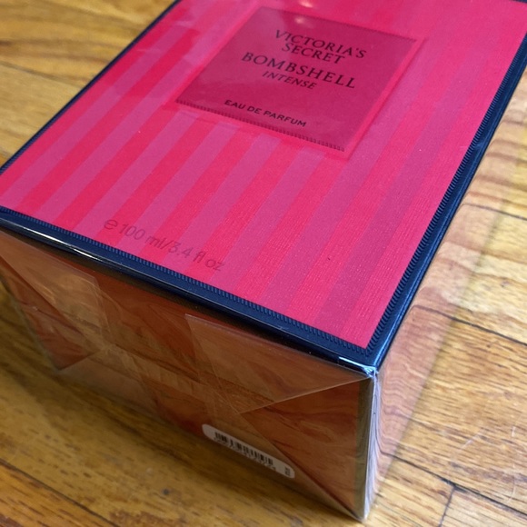 Victoria Secret.   Bombshell “Intense” - Picture 4 of 4